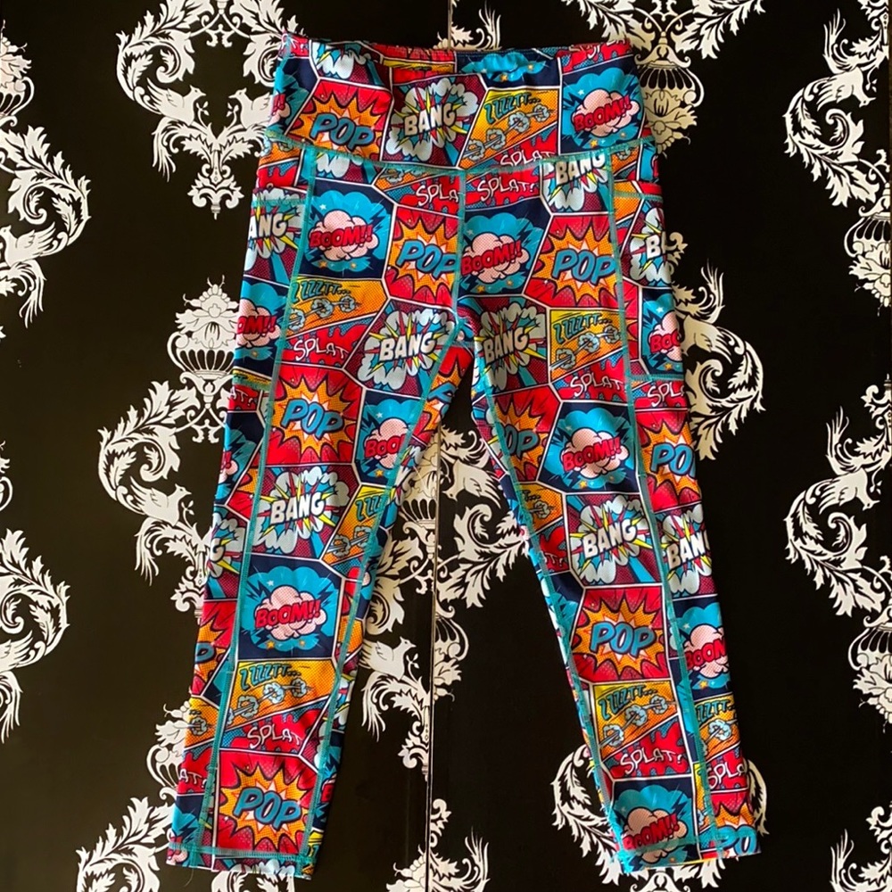 🍀 NEW! Colorful Super Hero Workout Legging Capris - Picture 2 of 6